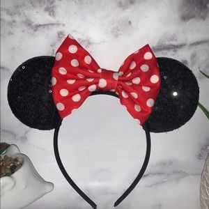 Minnie Mouse ears